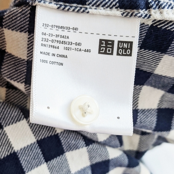 Uniqlo Plaid Long Sleeve Flannel Button Up Top. M. Runs Small. - Picture 6 of 6